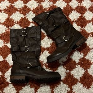 Buckle detail boots